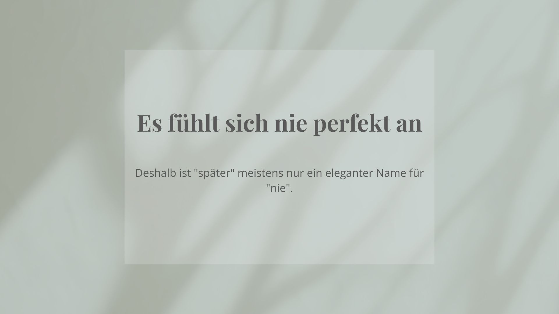 Beitragsbild mit dem Satz "Es fühlt sich nie perfekt an" auf einem hellen, ruhigen Hintergrund.